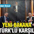Yeni bakana Atatürk’lü karşılama