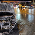 Avcılar'da seyir halindeki otomobil alev topuna döndü