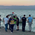 Emekli polis oğlunu kurtarmak için girdiği suda can verdi