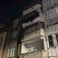 Esenyurt’ta 3 katlı binanın çatısı alev alev yandı
