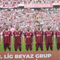 1. Lig'in kapısından dönen Elazığspor 14 oyuncuyla yollarını ayırdı