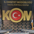 İzmir'de yasa dışı silah operasyonu: Çok sayıda silah ele geçirildi