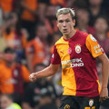Galatasaray galibiyeti yeni transferler Leao ve Batrakov'un üçlüsüyle kutladı
