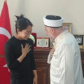 Mardin'e geldi, Müslüman oldu