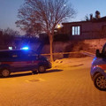 Bir kişi, karısını ve onun teyzesini silahla yaraladı