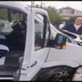Sarıyer’de okul servisi duvara çarptı: 1 yaralı