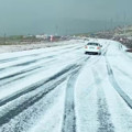 Ardahan’da dolu yağışı: Yollar beyaza büründü