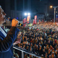 Özgür Özel'den Halk TV önünde kayyum tepkisi: Muhalefet birleşsin