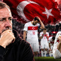 Sergen Yalçın’a tepkiler dinmiyor: “2 yıl daha çöpe gitti”