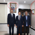 AK Parti’ye geçen Onur Emrah Yıldız Atatürk portresini kaldırdı, Erdoğan'ın fotoğraflarını astı