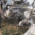 Otomobil ağaca ok gibi saplandı: 3 yaralı