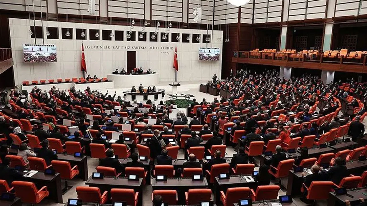 Yandaş CNN Türk'e Meclis'te ambargo