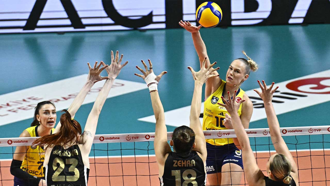 Fenerbahçe'ye ilk darbe VakıfBank'tan