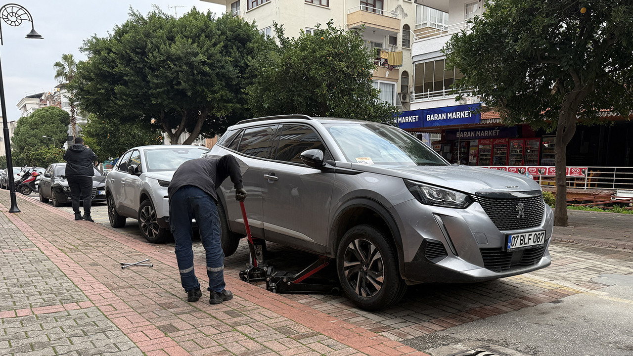 Akıl almaz olay! 20 aracın lastiğini kesti, sonra …