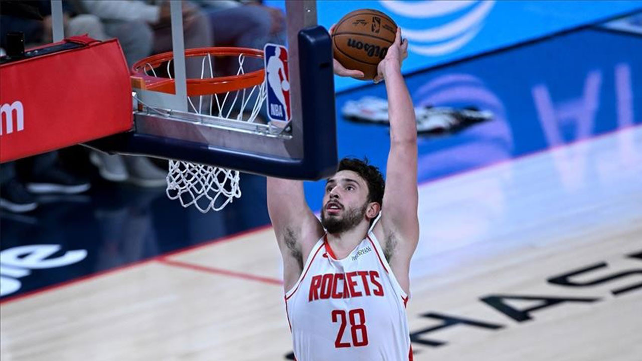 Kawhi Leonard, Alperen Şengün'ü mat etti