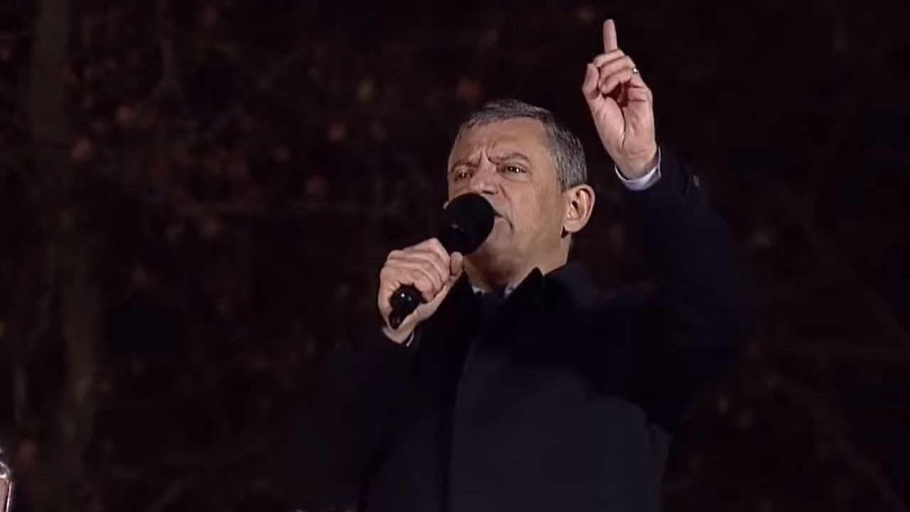 Özgür Özel'den Erdoğan'a yeni yıl hediyesi: Seni orada oturtmam