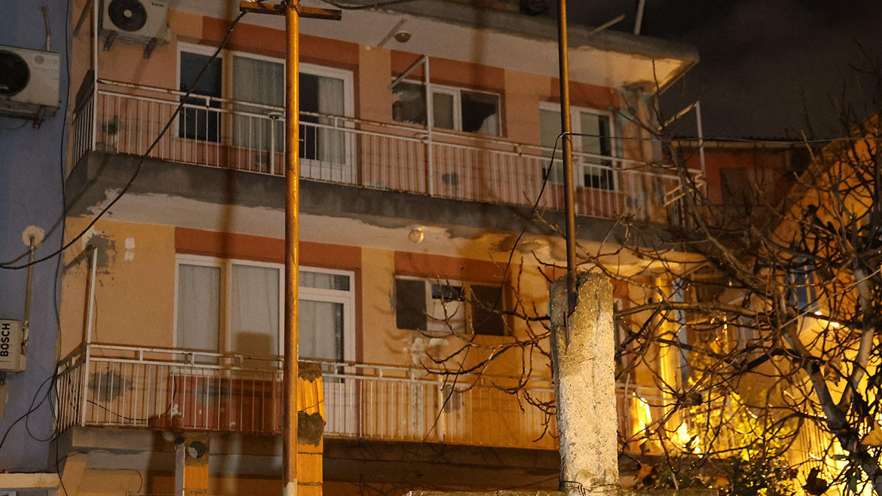 Eve giren hırsızlar yaşlı adamı vahşice öldürdü