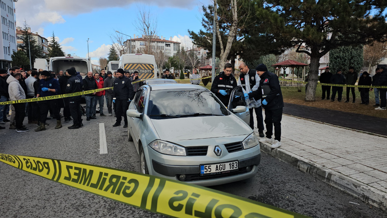 Çorum'da park halindeki otomobilde şüpheli ölüm