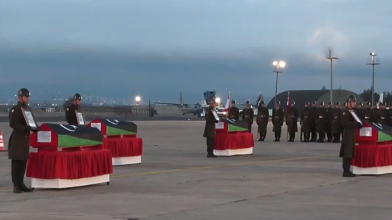 Elim kazada kaybedilenler için askeri tören düzenlendi! Libya Genelkurmay Başkanı'na son görev