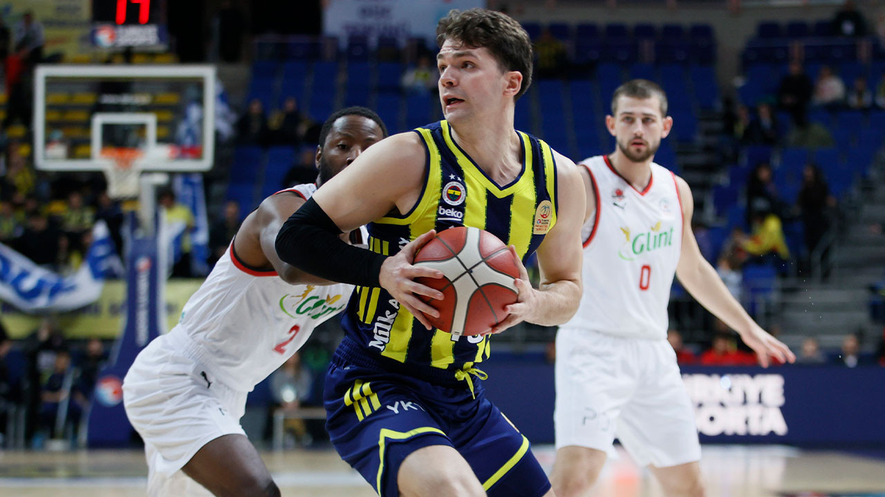 Fenerbahçe üçüncü çeyrekte fişi çekti, seriye devam etti