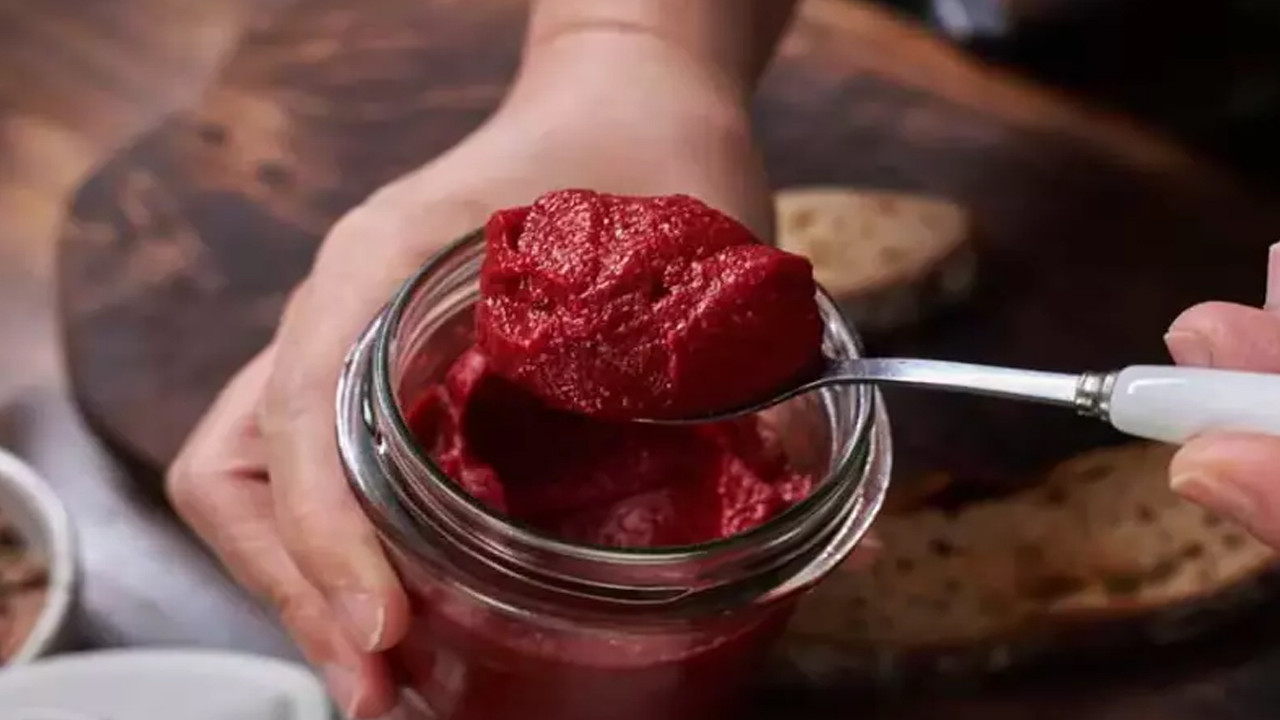 Mutfakların vazgeçilmezi! Küfsüz salça saklamanın püf noktaları