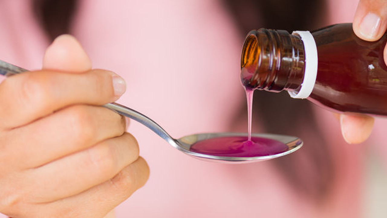 Yüzyıllık reçetenin sonu! Bilim insanları öksürük şurupları için kararını verdi