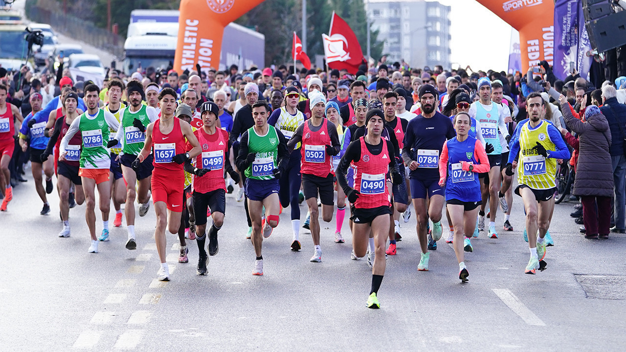 Atatürk'ün izinde koştular! 90 yıllık gelenek Dilek ve Diyar'la taçlandı