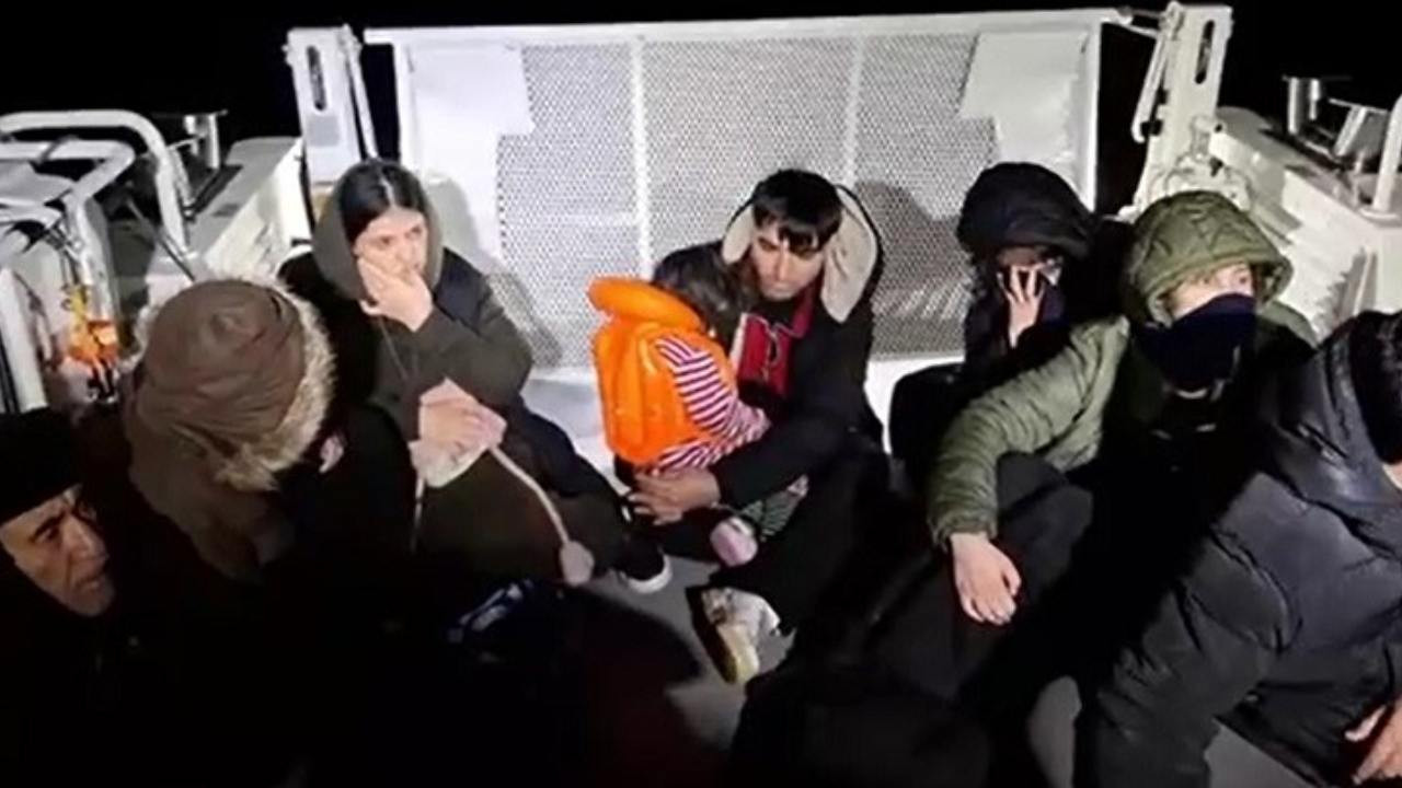 Aydın sularında can pazarı: Devrilen göçmen botuna müdahale gecikmedi