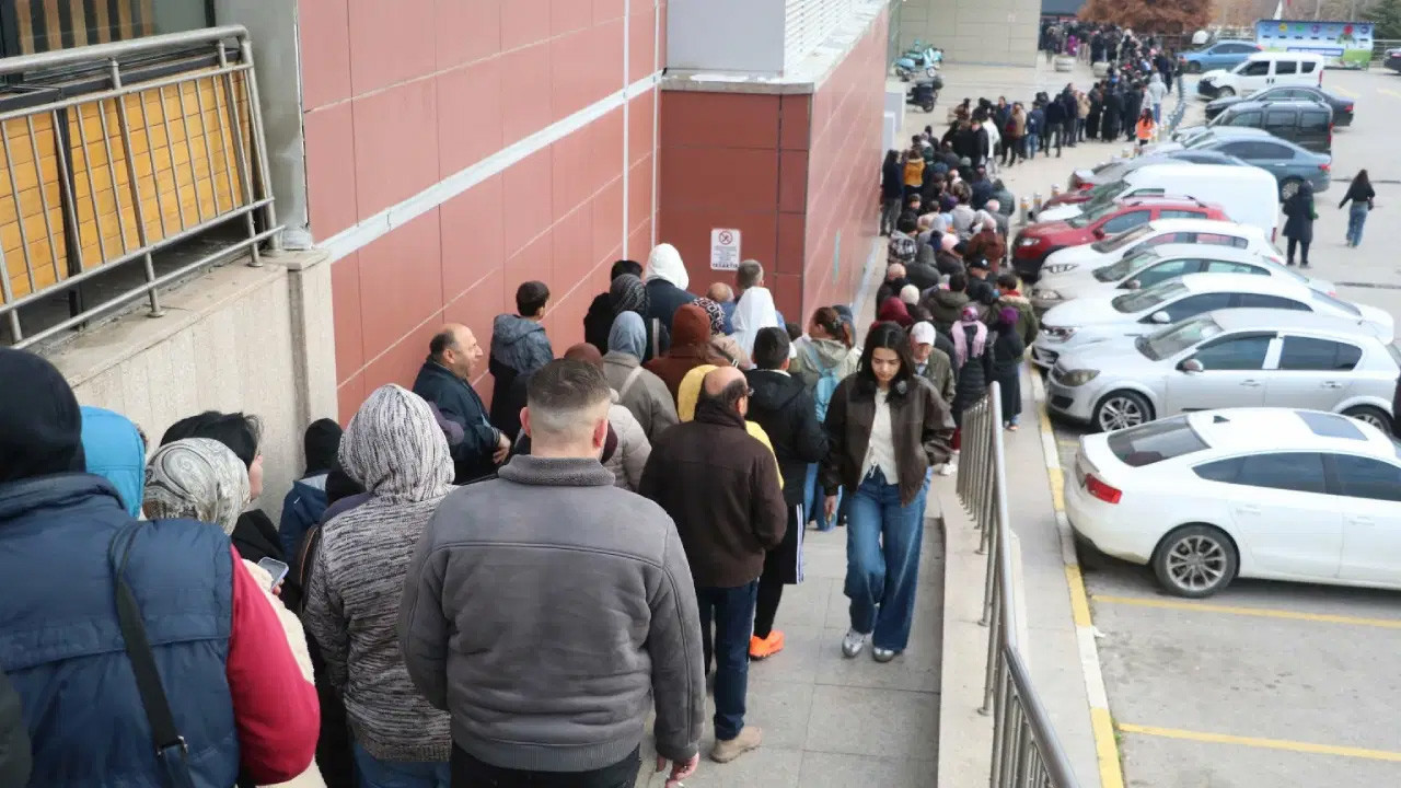 Bin liralık hediye çeki için dondurucu soğukta 9 saat