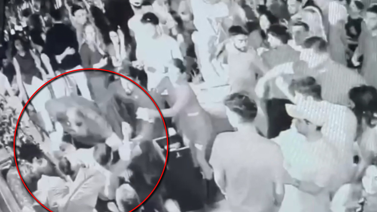 Eğlence mekanında korkunç anlar! Cam bardakla boğazını kesti: Kameraya anbean yansıdı