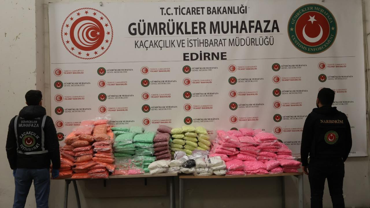 Gümrük Muhafaza Ekipleri'nden zehir tacirlerine ağır darbe: Milyonlarca uyuşturucu hap ele geçirildi