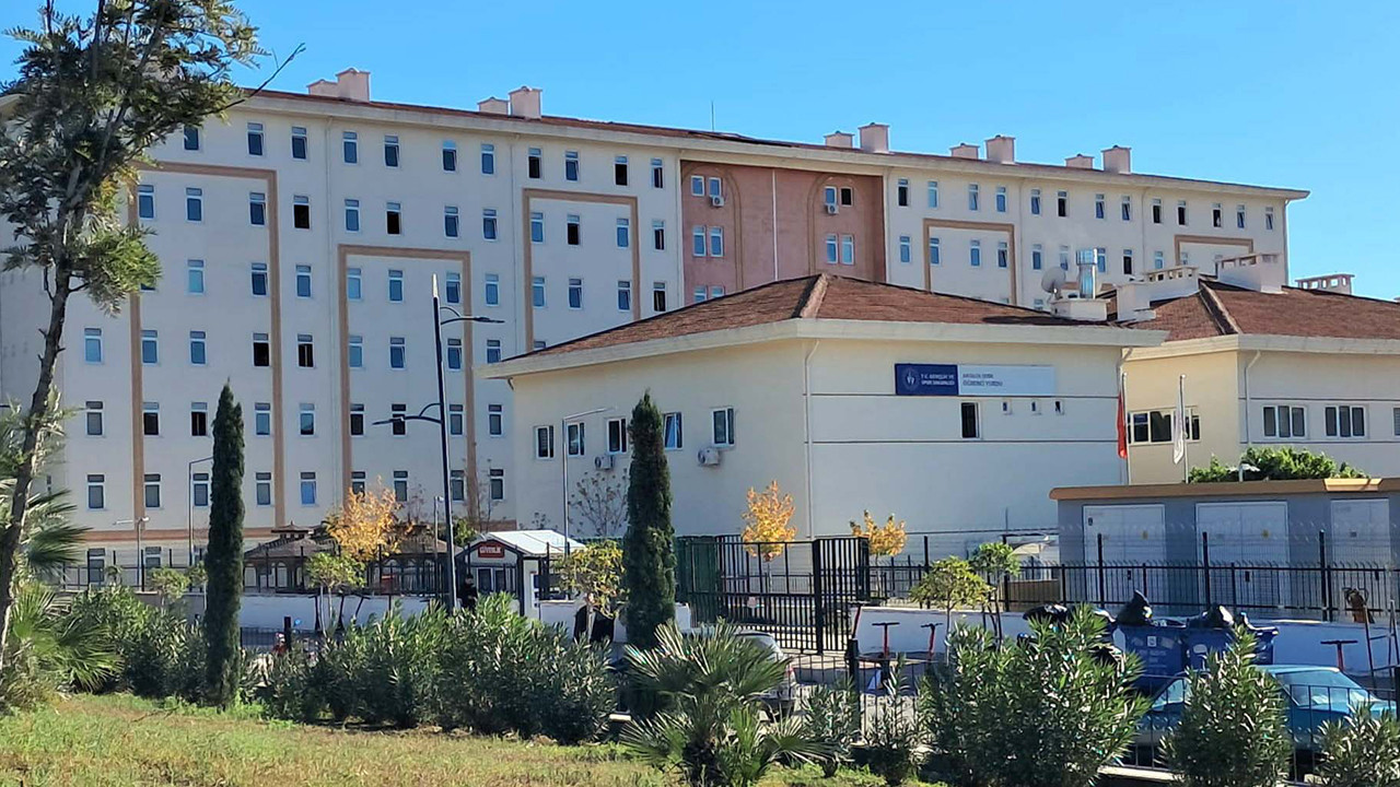 Kız meselesi kanlı bitti! Üniversite öğrencisi bıçaklandı