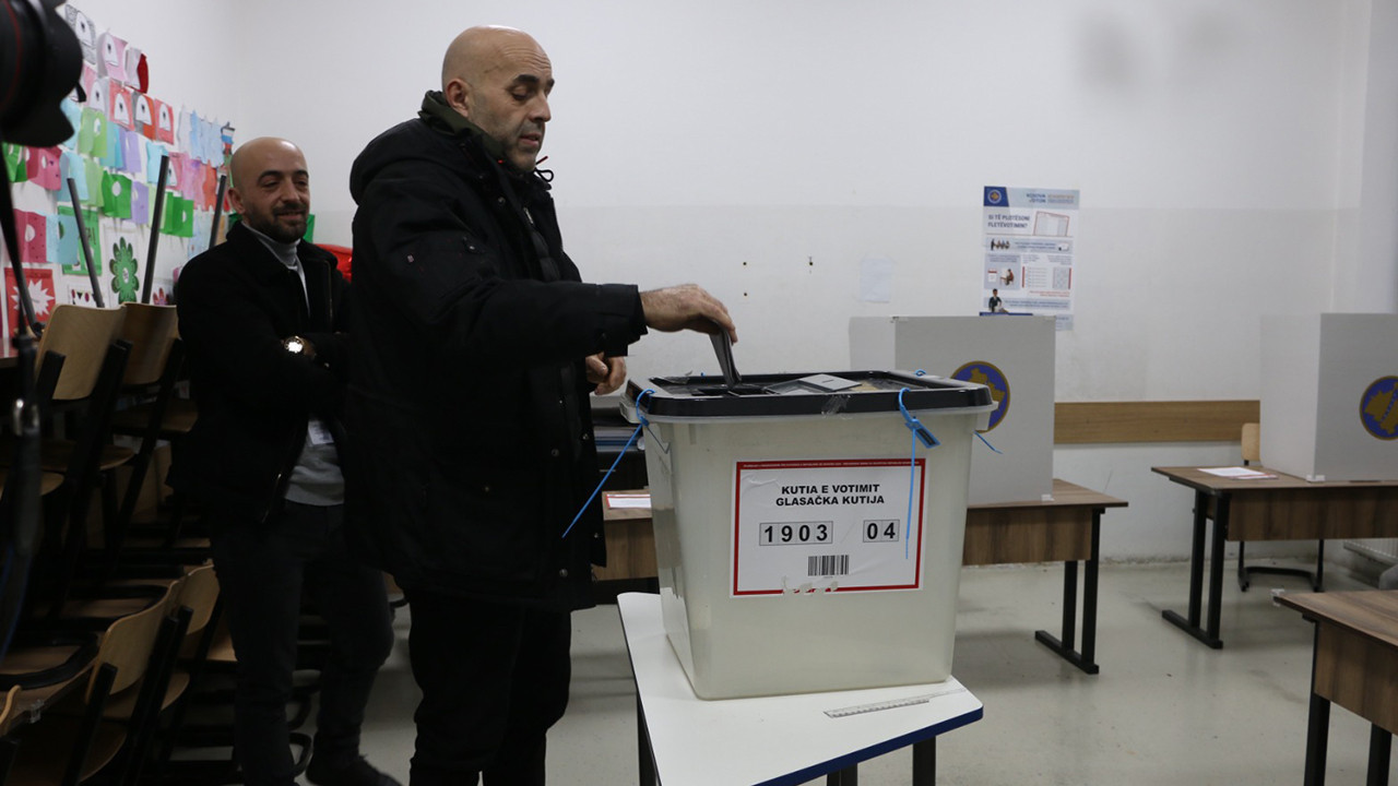 Kosova'da erken seçim: Halk sandık başında