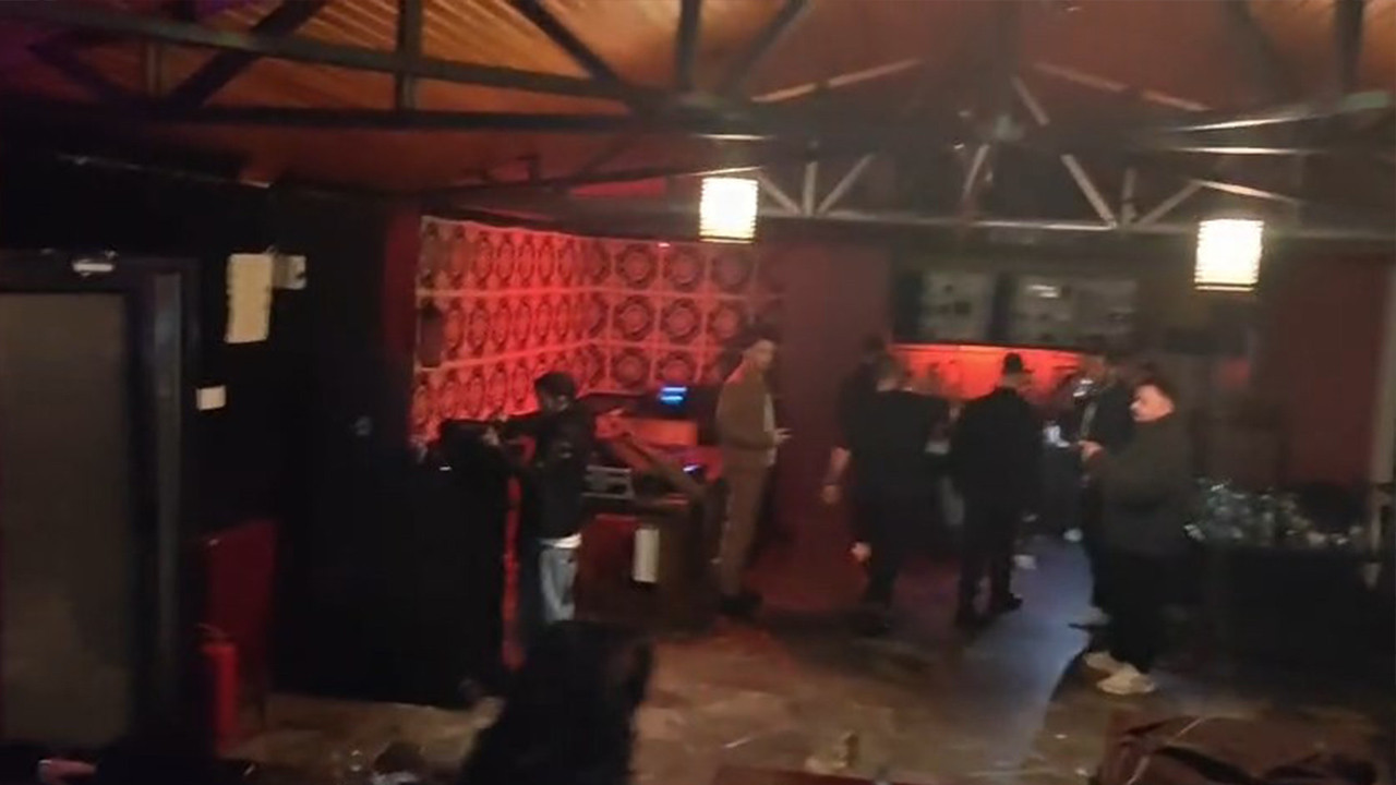Ünlü eğlence mekanlar gece yarısı baskını! Uyuşturucu ve silah bulundu:17 gözaltı
