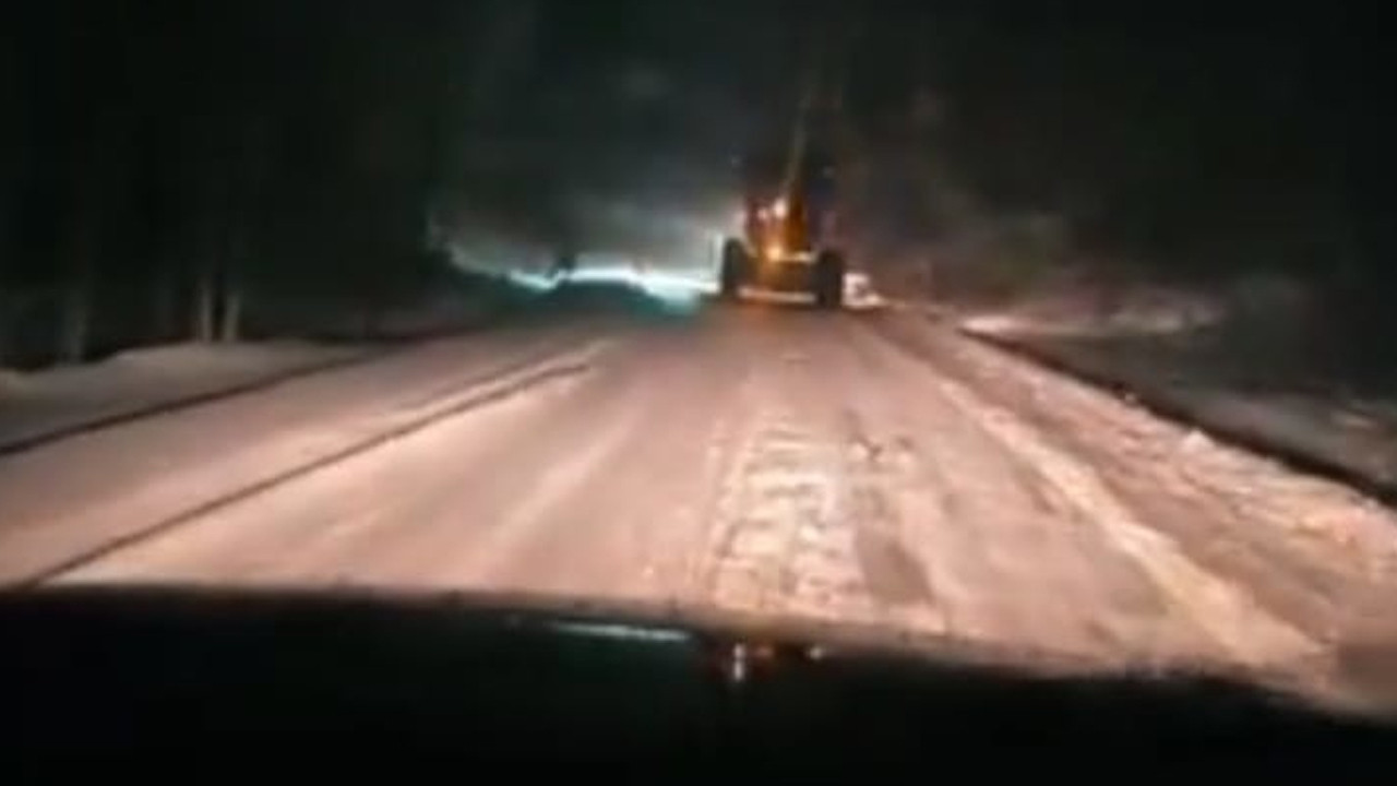 Bilecik İl Özel İdaresi ekipleri yolların kapanmaması için çalışıyor