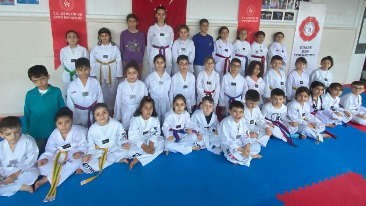 Bilecik’te Taekwondo antrenmanları mini mücadelelerle yüksek tempolu bir ortam sunuyor