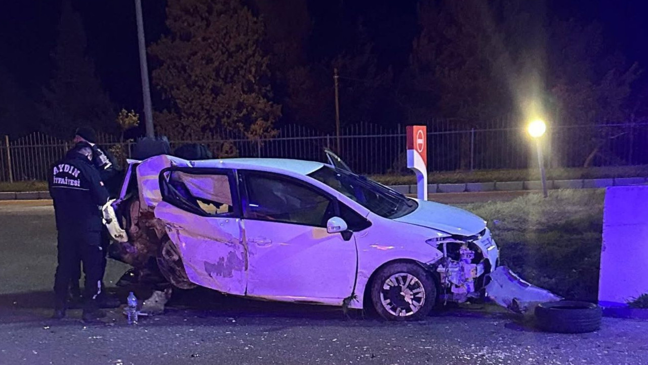 Duvara çarpan otomobildeki 2 kişi yaralandı