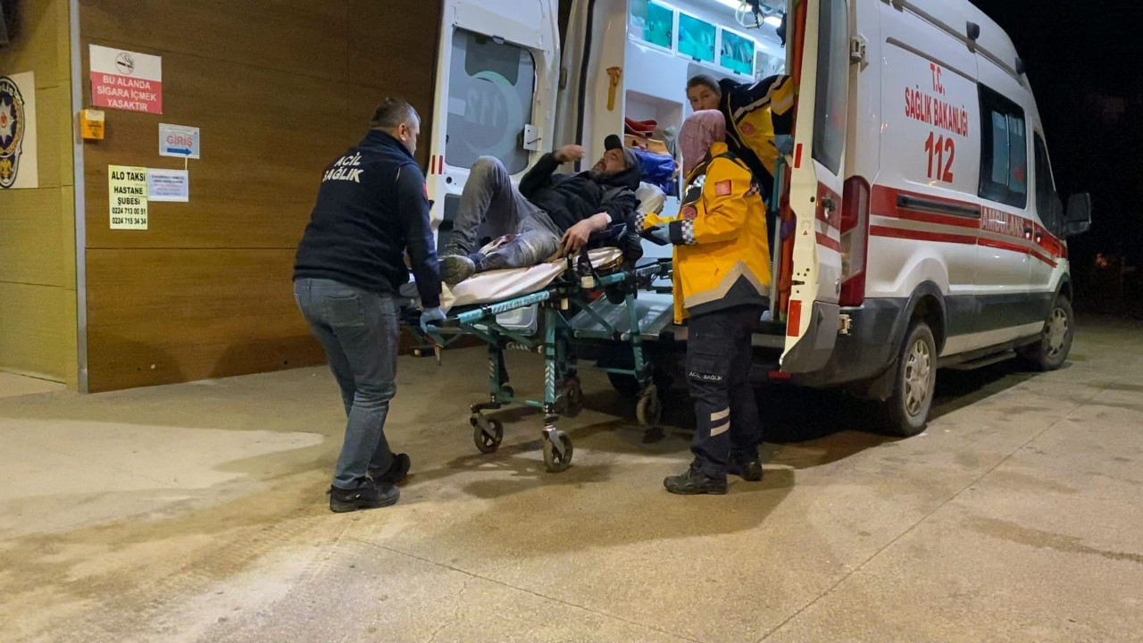 Husumetlisini yolda gördü hemen silahına davrandı...