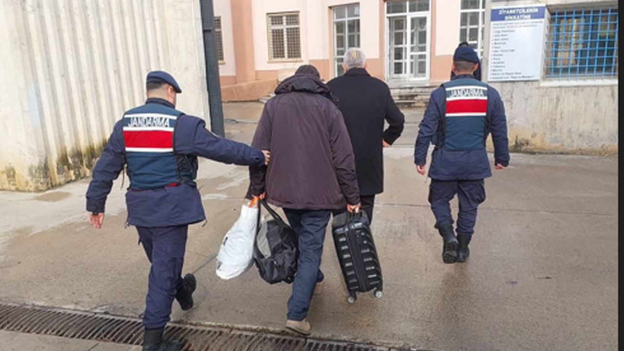 Aynı evde tek operasyonda yakalandılar! Firari olarak aranan baba ve oğlunun dosyası kapatıldı