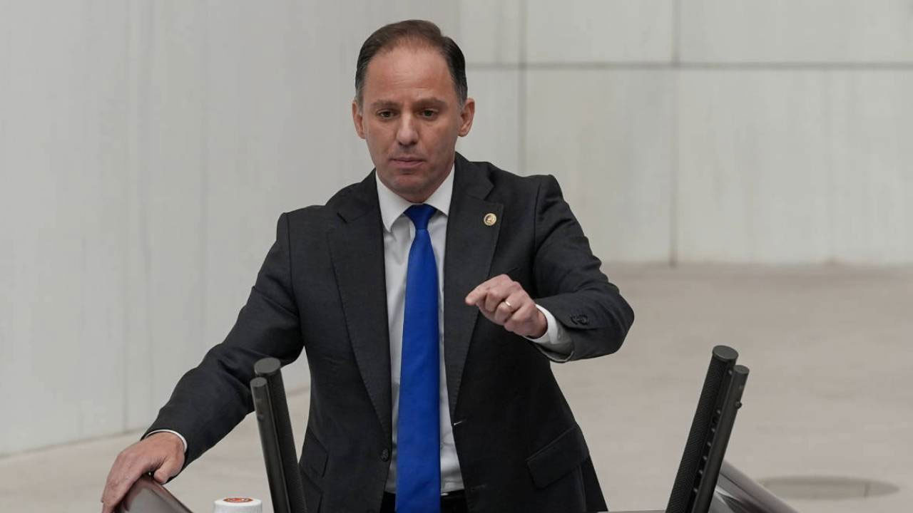 CHP'li Yavuzyılmaz AKP'yi yandaş basın üzerinden yerle bir etti: Süt dökmüş kediye dönüyor