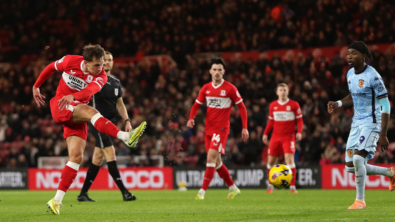 Hull City kritik galibiyetle Premier Lig'e göz kırptı: Harika seri!