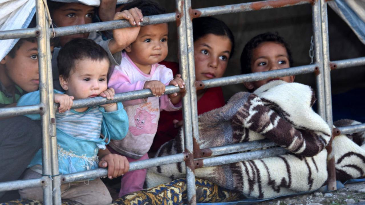 Bir kuşak yoksullukla büyüyor: Çocuklar, erken yetişkinliğe zorlanıyor