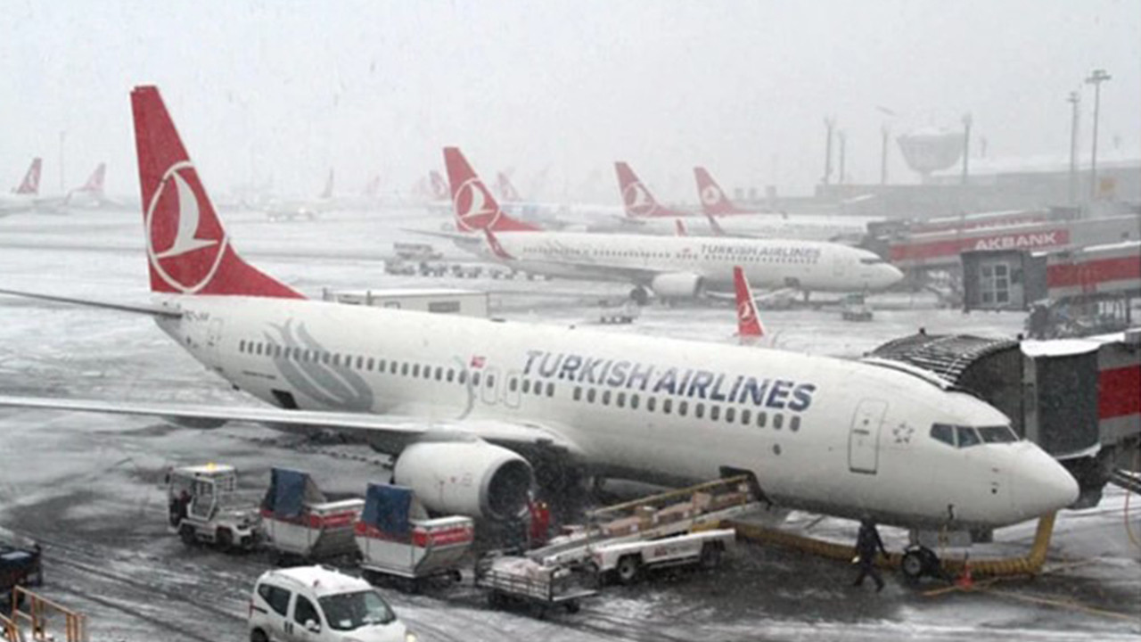 Kar, hava ulaşımını vurdu: Çok sayıda uçak seferi iptal
