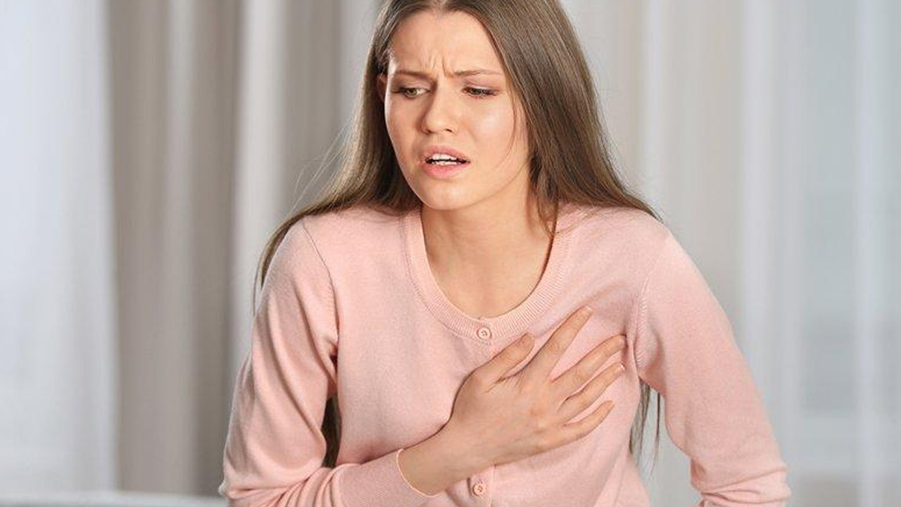 Midedeki sancı kalp krizi belirtisi mi? Uzmanlar anlattı