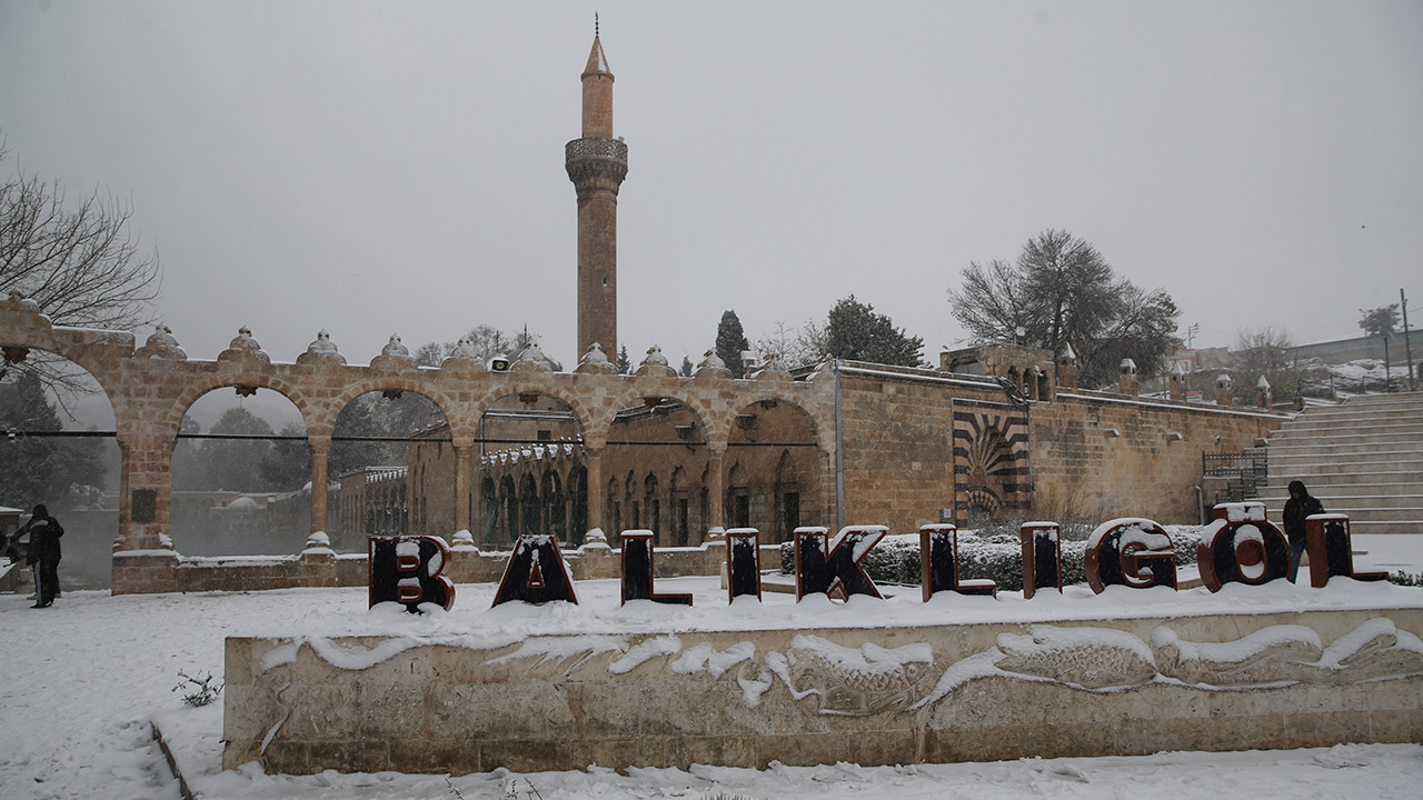 Türkiye soğuğa teslim: Güney Doğu'da kar etkili oluyor