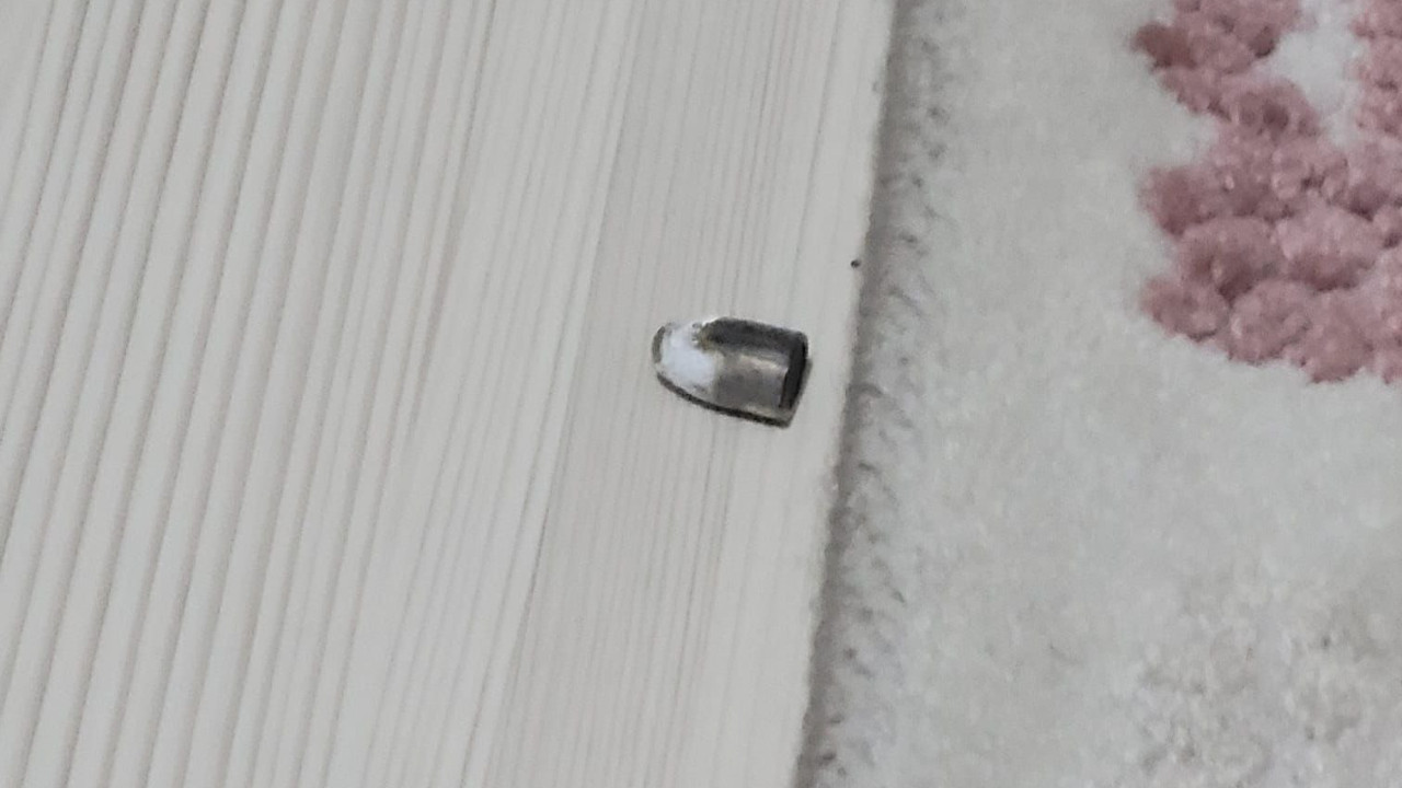 Aydın'da yorgun mermi çatıdan eve girdi