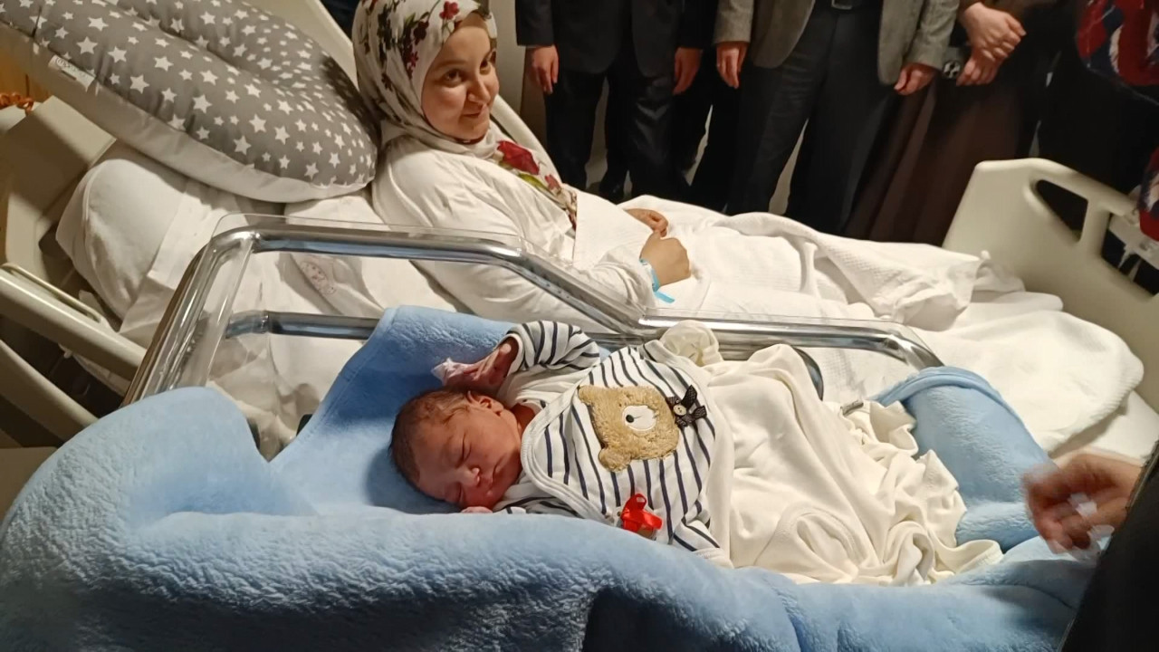Bursa’da yılın ilk ve son bebeği dünyaya geldi