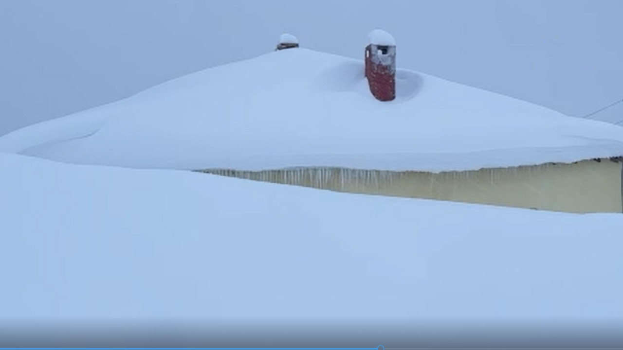 Evler araçlar kar altında! Günlük yaşam durma noktasına geldi