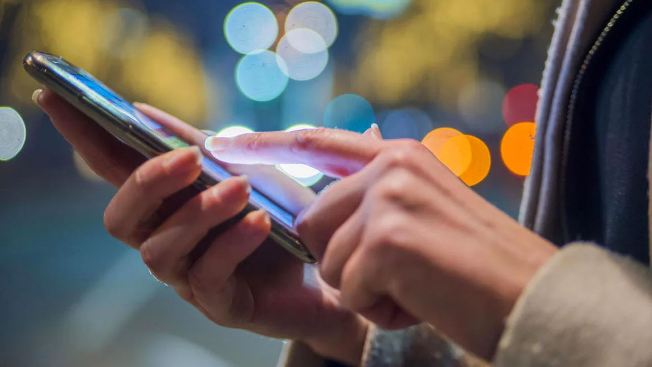 Gece yarısı o telefonlara aynı mesaj: 54 bin lirayı gören şok oldu