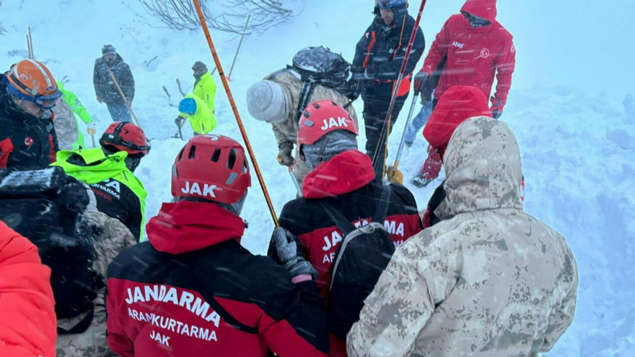 Kar yağışında mahsur kalan 2 bin 688 tahliye edildi